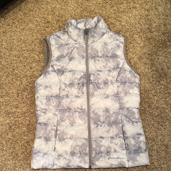 Eddie Bauer Women's Cloudy Gray Puffer Vest - Picture 1 of 4